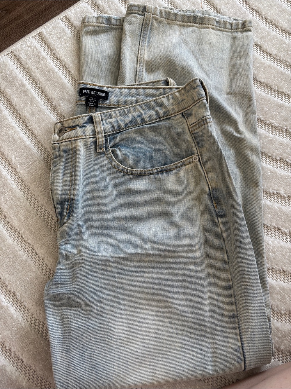 PrettyLittleThing Light Blue low-Rise Straight Jeans
